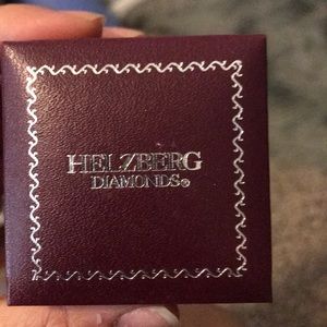 Helzberg diamond ring case
